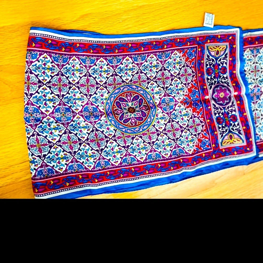 🤩 Vntg Oscar de la Renta Silk Floral Arabesque Scarf - Picture 2 of 12